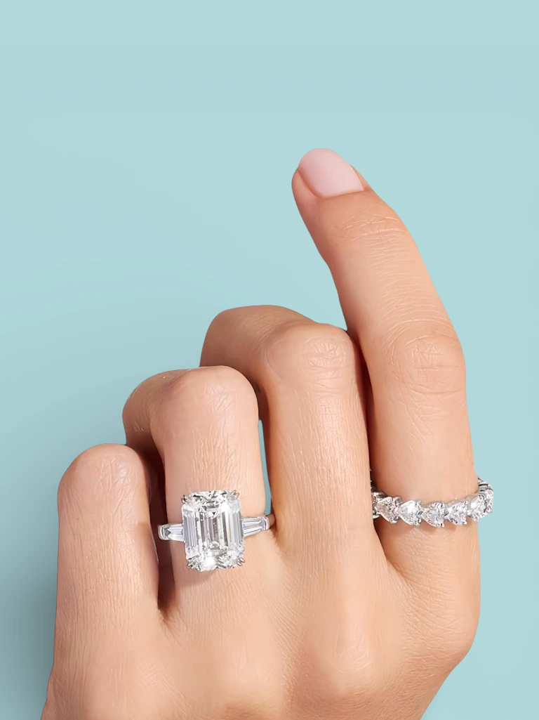 intro banner photo of a couple holding an Aldo Jewelry gift box